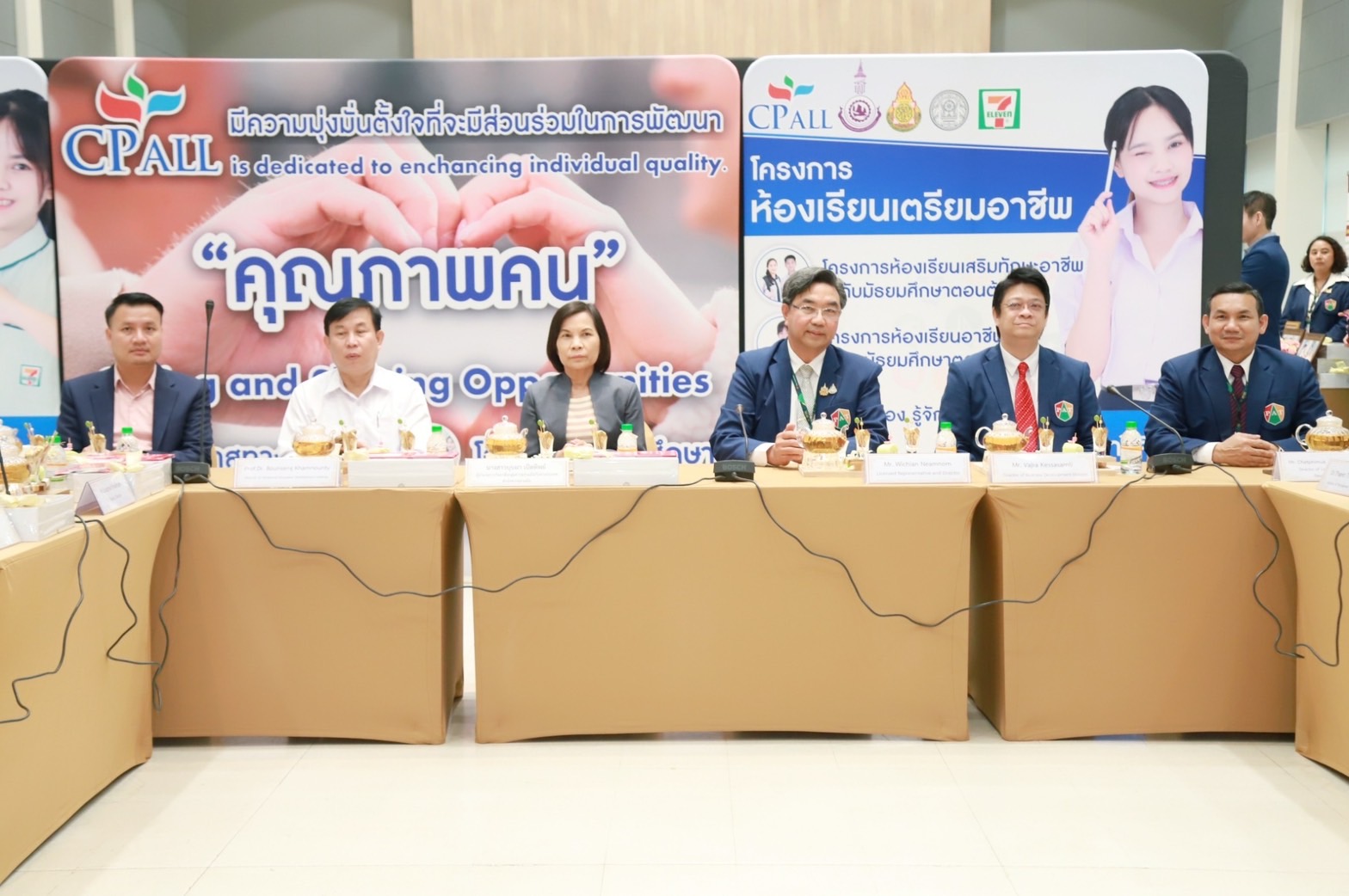 นนทบุรี   คณะผู้บริหารประเทศสมาชิกแม่โขง – ล้านช้าง ศึกษาดูงานวิทยาลัยเทคโนโลยีปัญญาภิวัฒน์