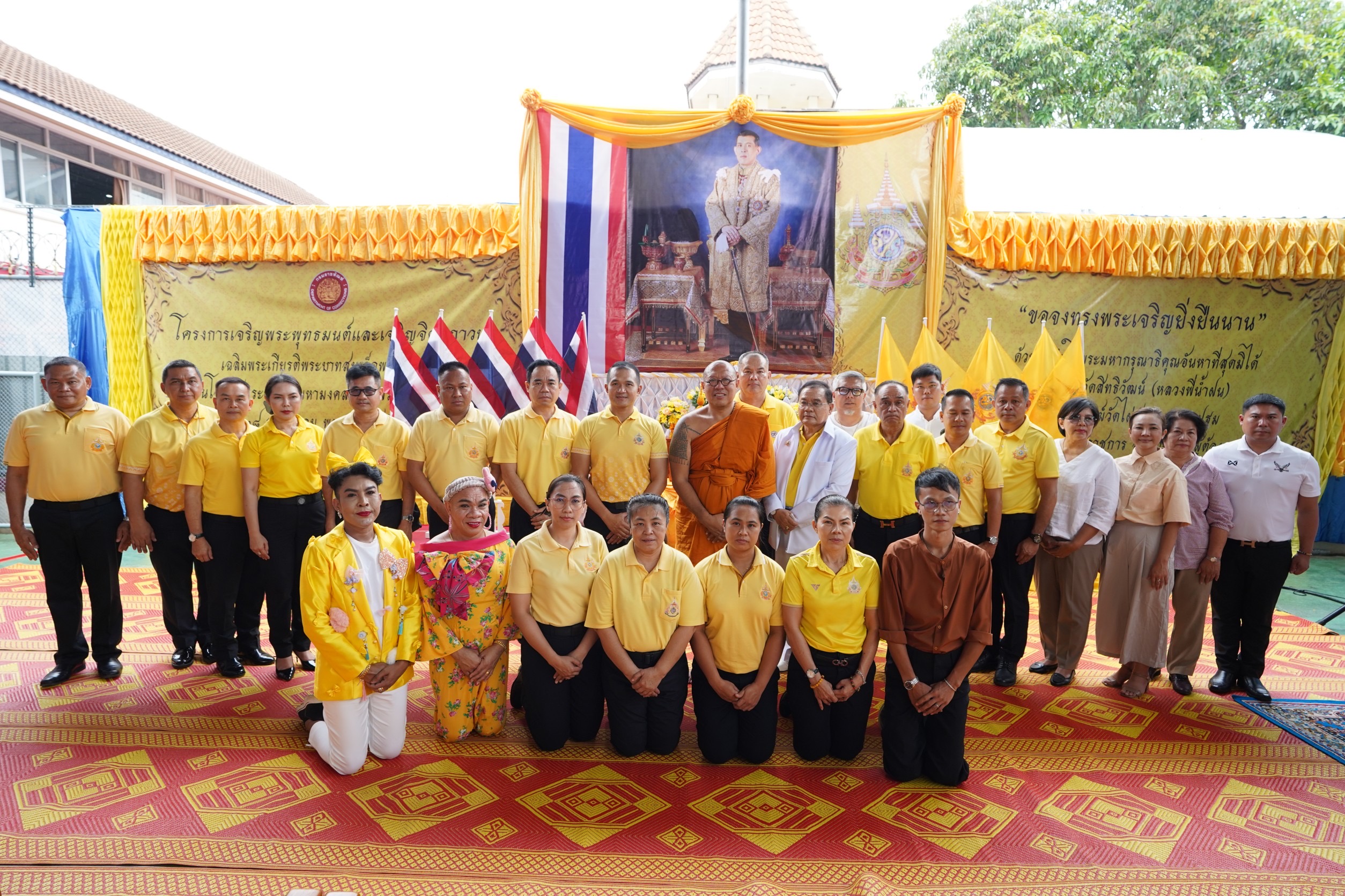 หลวงพี่น้ำฝน ทำต่อเนื่อง นำคณะสงฆ์ สวดมนต์ ธรรมจักรกัปปวัตนสูตร  ให้ผู้ต้องขังเรือนจำธัญบุรี ร่วมสวดมนต์ ถวายในหลวง