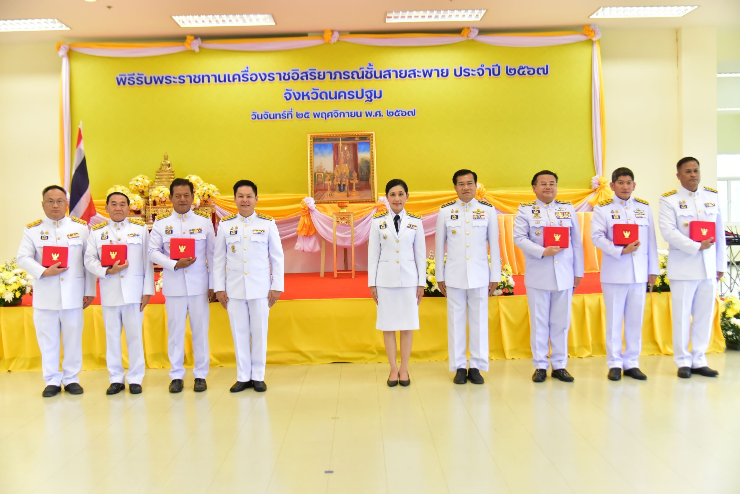 นครปฐม จัดพิธีรับพระราชทานเครื่องราชอิสริยาภรณ์ชั้นสายสะพาย