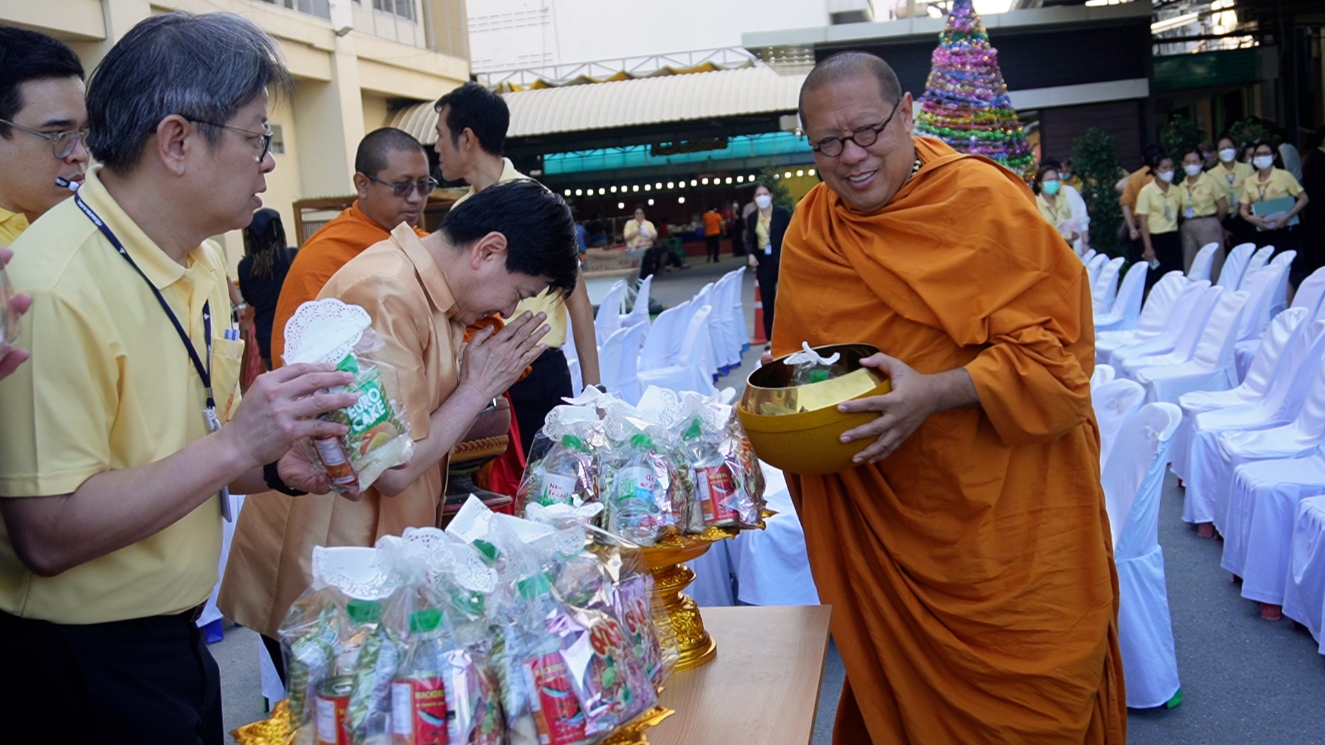 โรงพยาบาลนครปฐม  ทำบุญปีใหม่ ประจำปี 2568 พร้อม อุทิศส่วนกุศลผู้บริหาร เจ้าหน้าที่ ผู้ป่วยที่ล่วงลับ